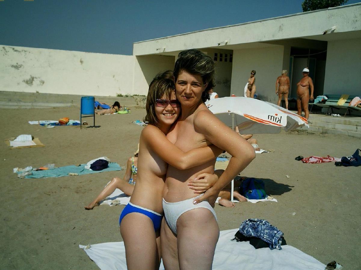 16P amateurs nude on public beach