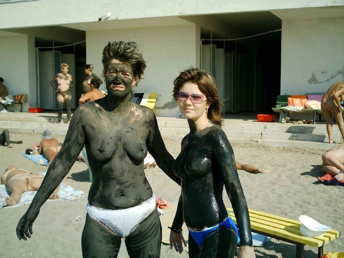 16P amateurs nude on public beach