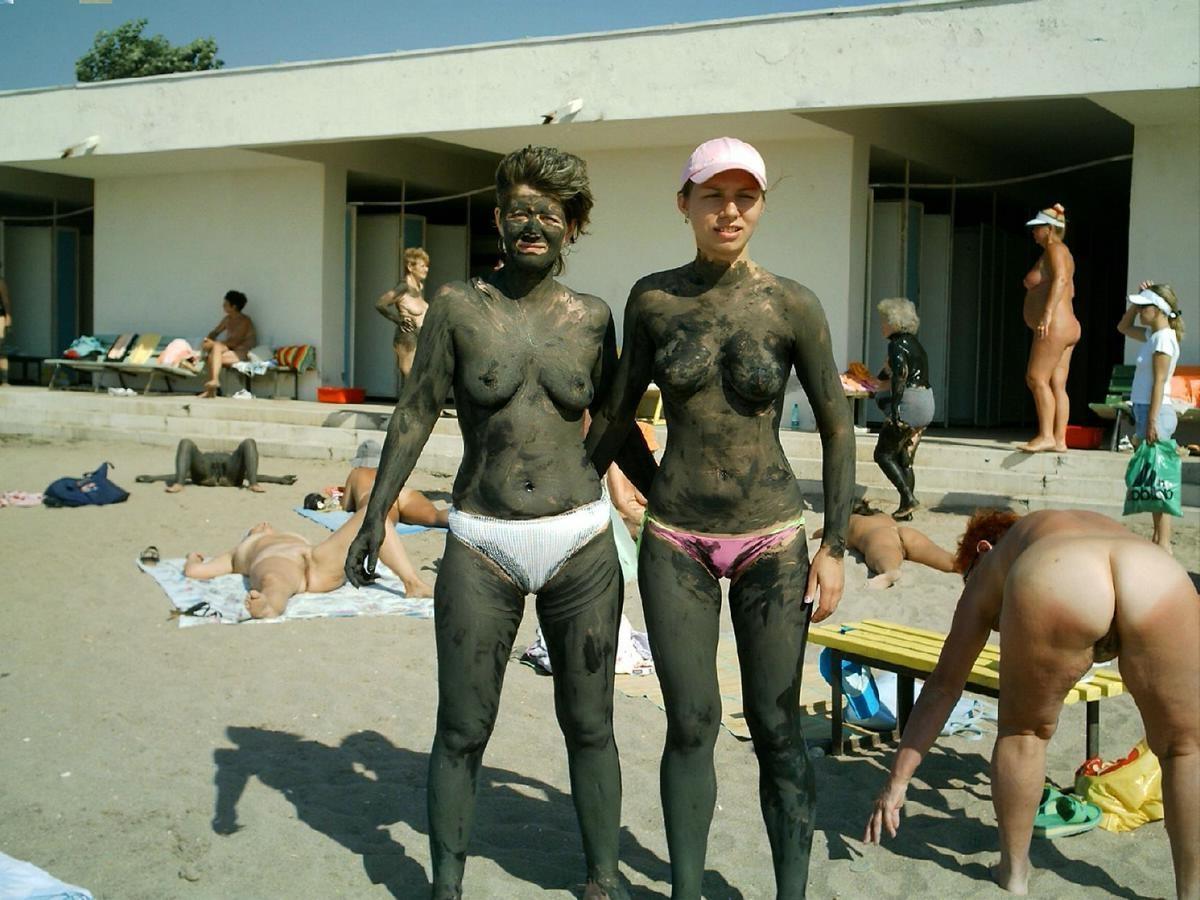 16P amateurs nude on public beach