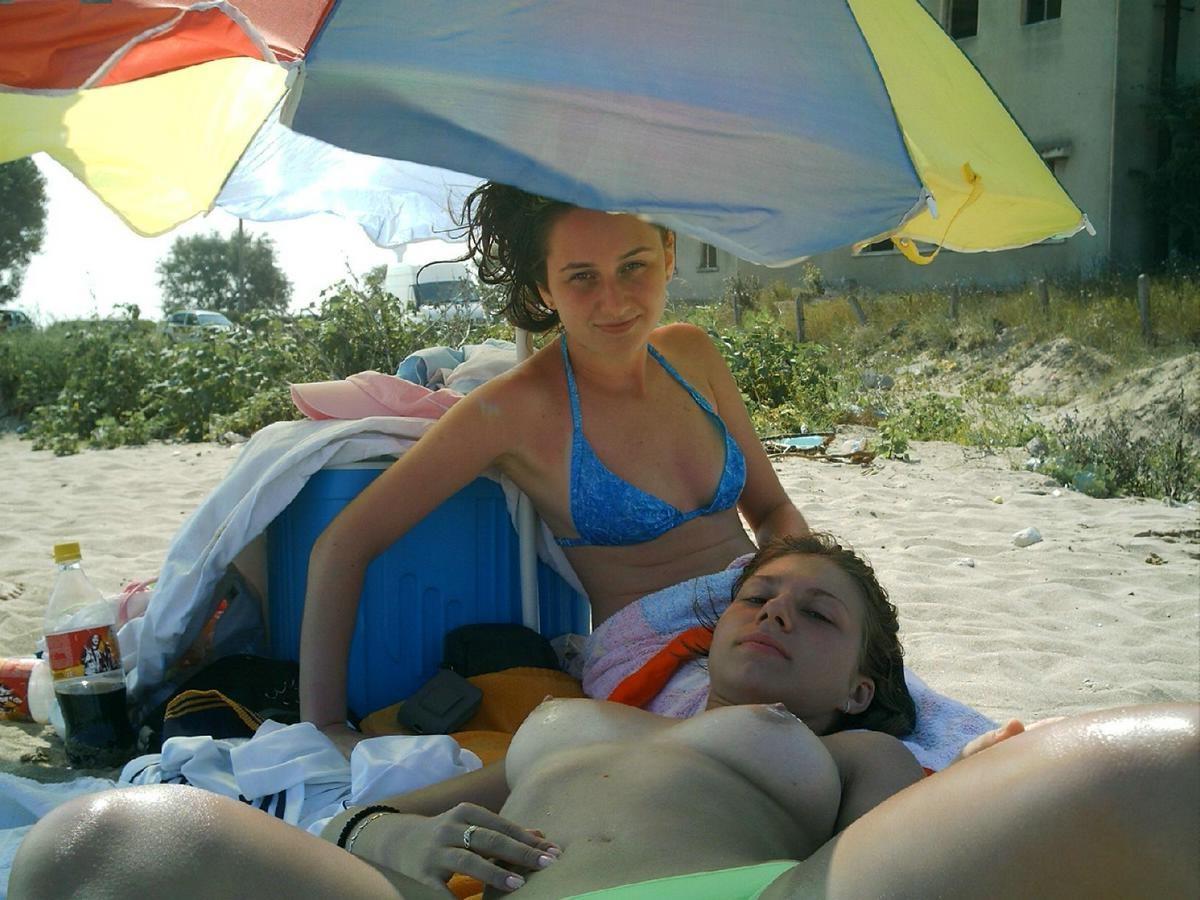 16P amateurs nude on public beach