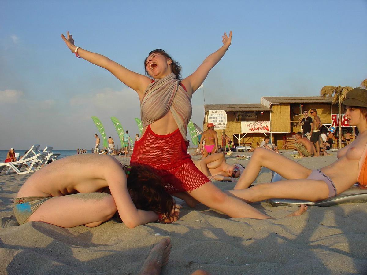 16P amateurs nude on public beach