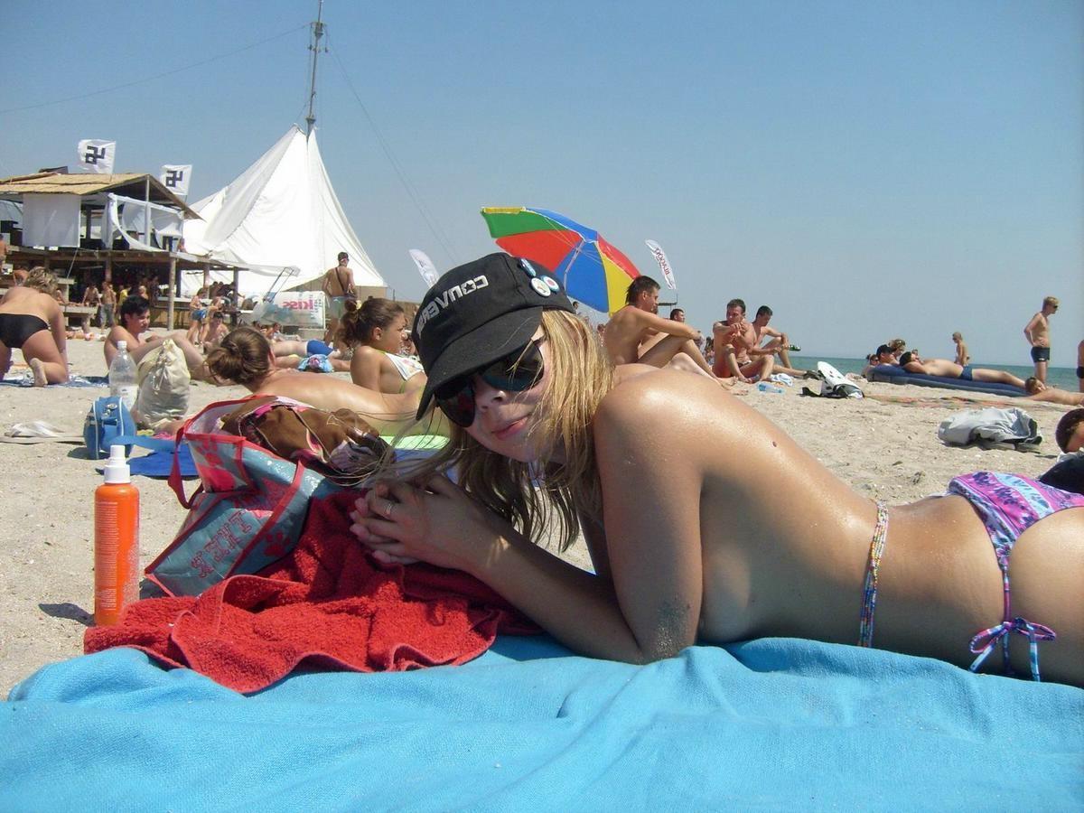 16P amateurs nude on public beach