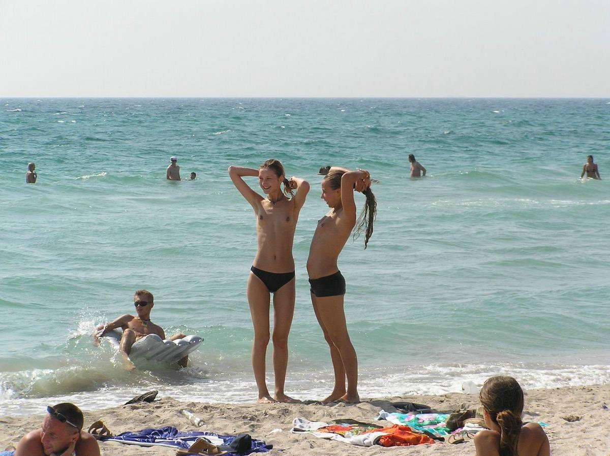 16P amateurs nude on public beach