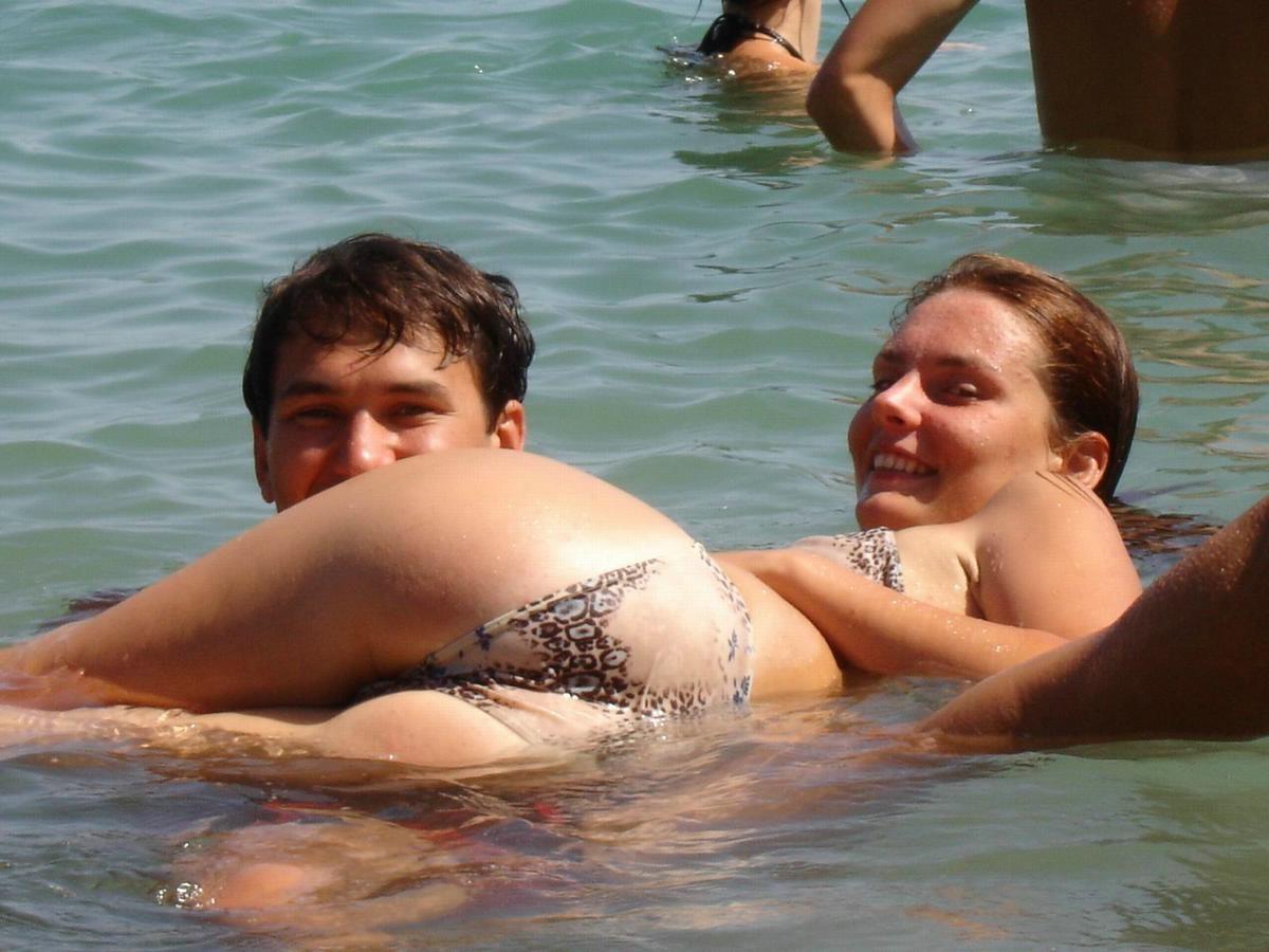 16P amateurs nude on public beach