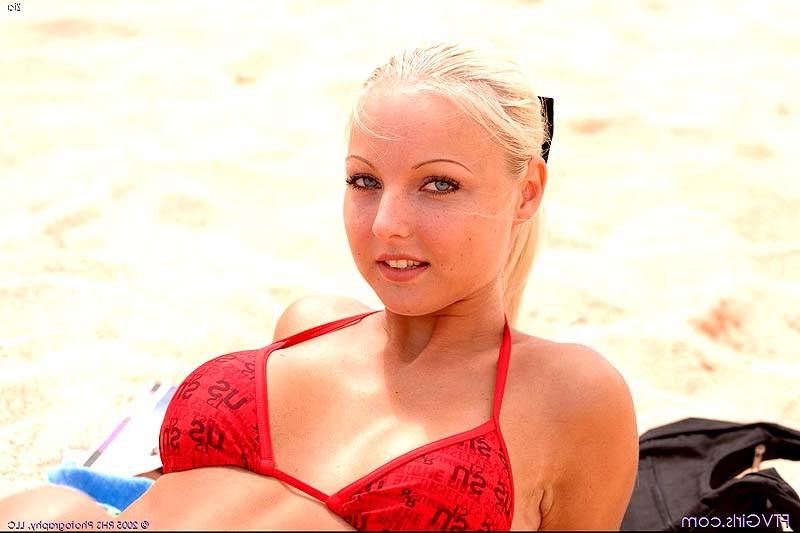 15P Beach blonde in red hot bikini