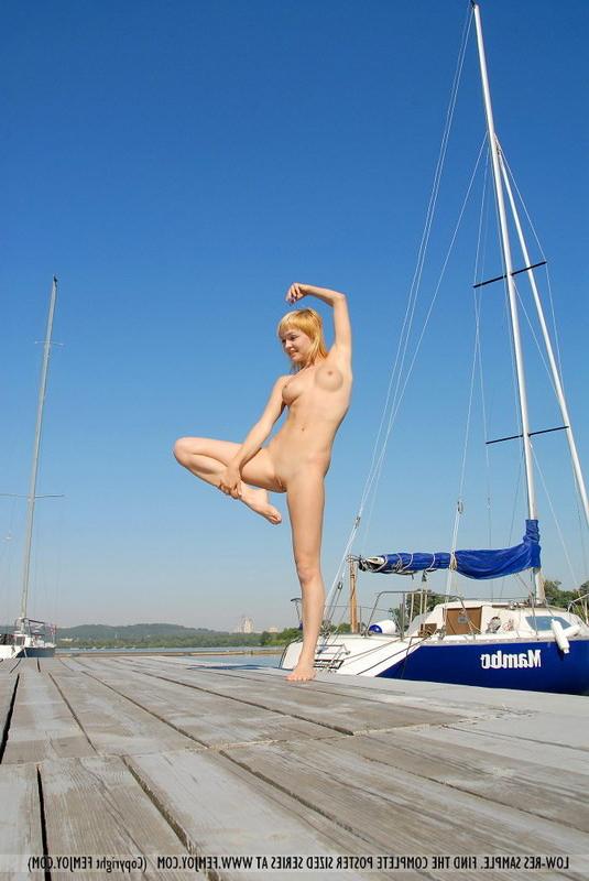 15P Naked yellow-haired flexible girl outdoors