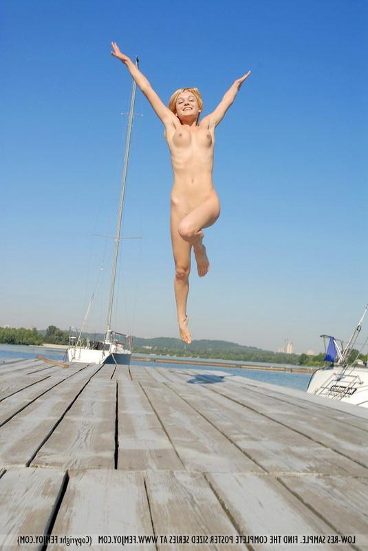 15P Naked yellow-haired flexible girl outdoors