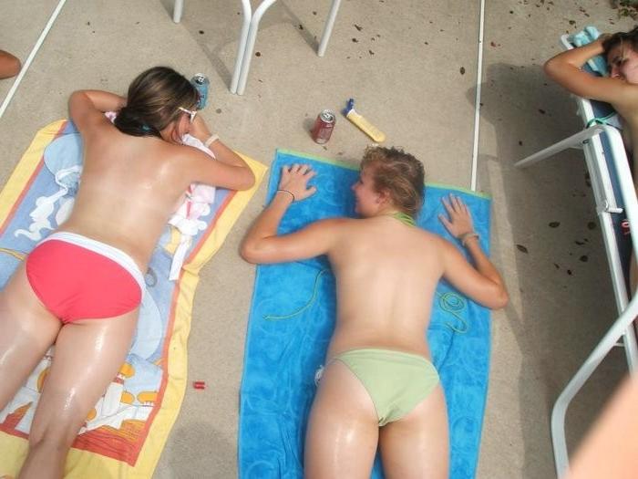 20P College teenies tanning in bikinis