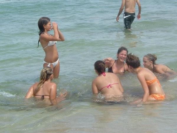 20P College teenies tanning in bikinis