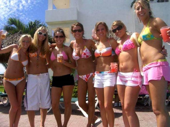 20P College teenies tanning in bikinis