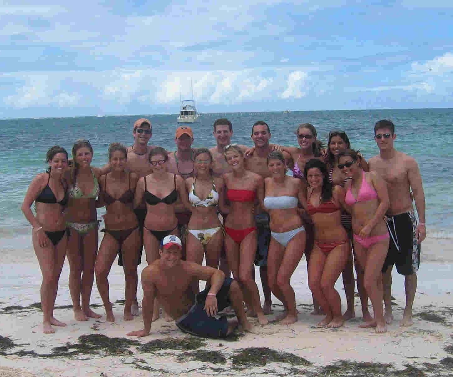 20P Schoolgirl hotties in tiny bikinis