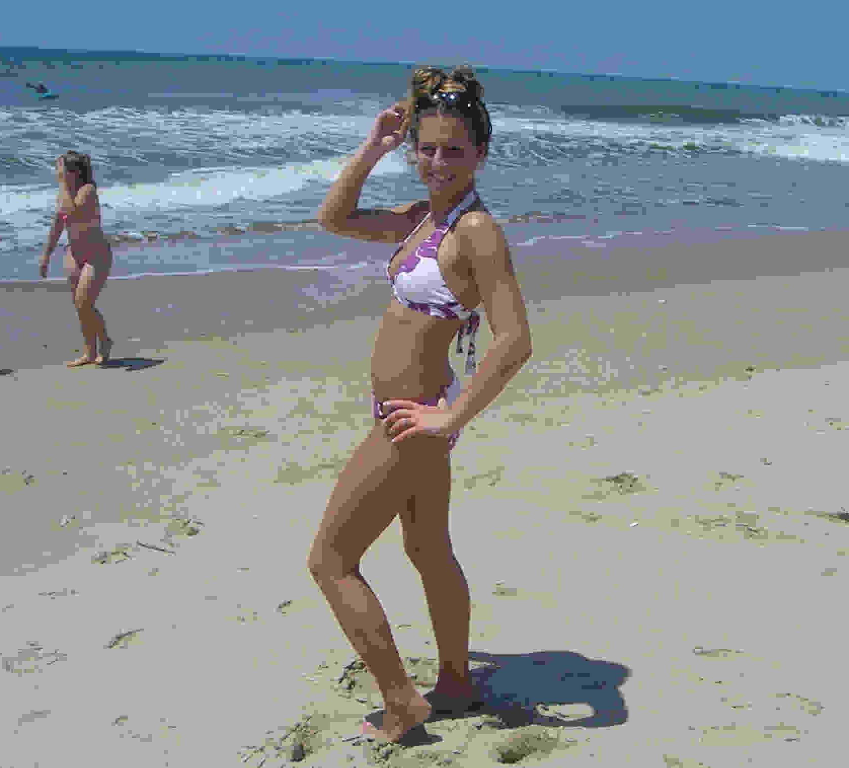 20P Schoolgirl hotties in tiny bikinis