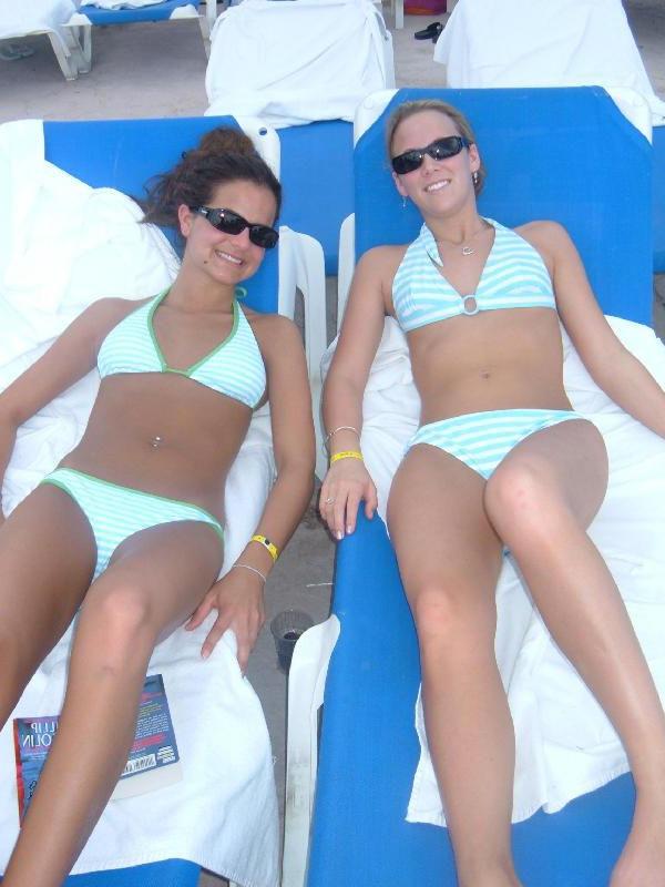 20P Schoolgirl hotties in tiny bikinis