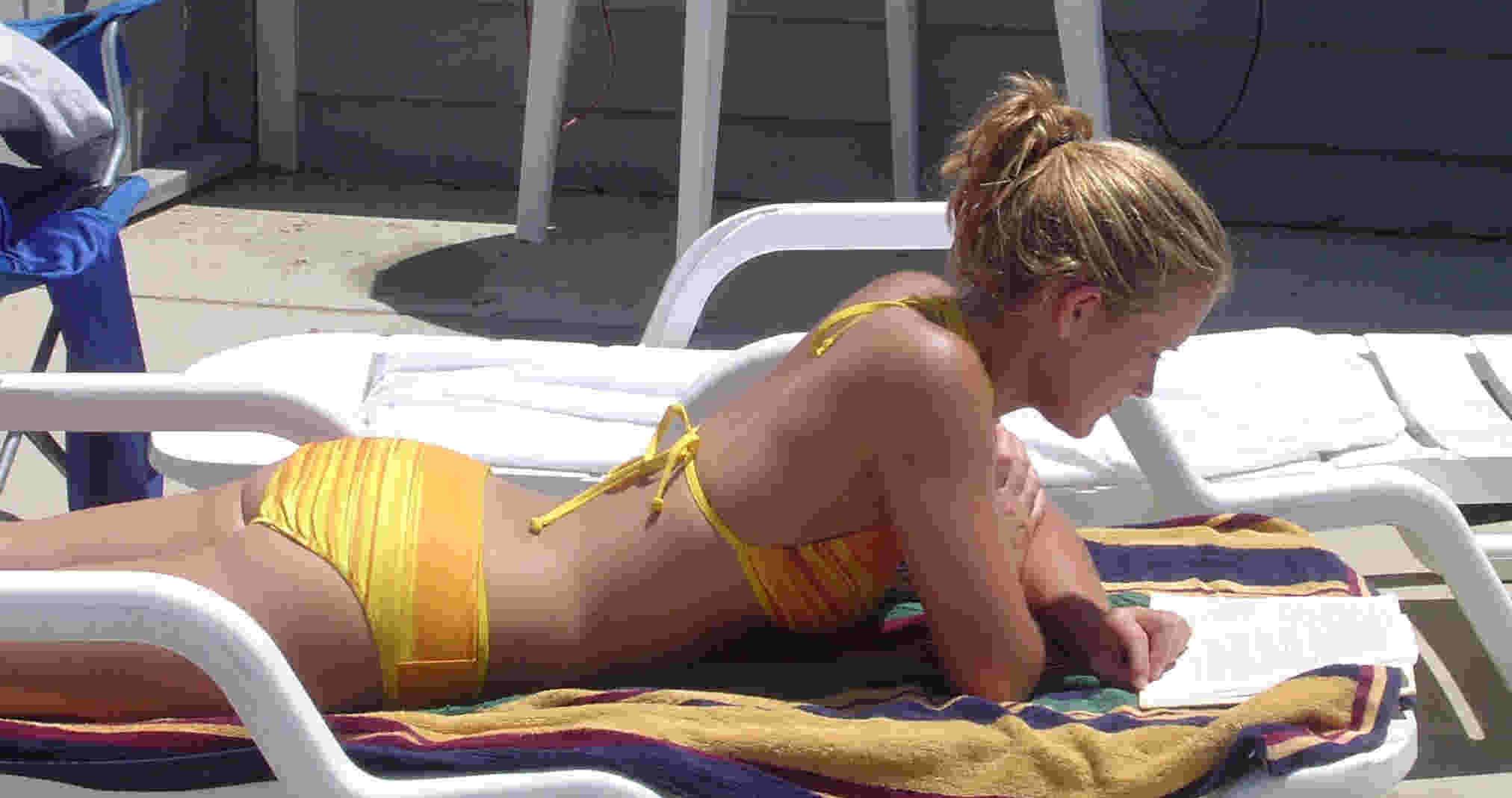 20P Schoolgirl hotties in tiny bikinis