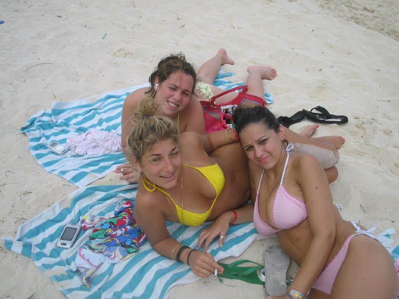 20P Schoolgirl hotties in tiny bikinis