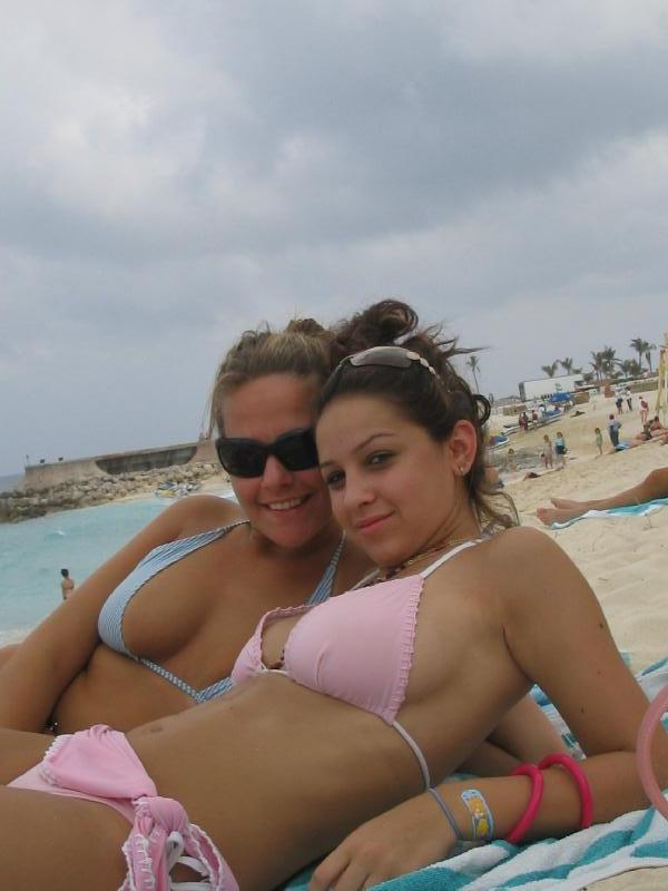 20P Schoolgirl hotties in tiny bikinis