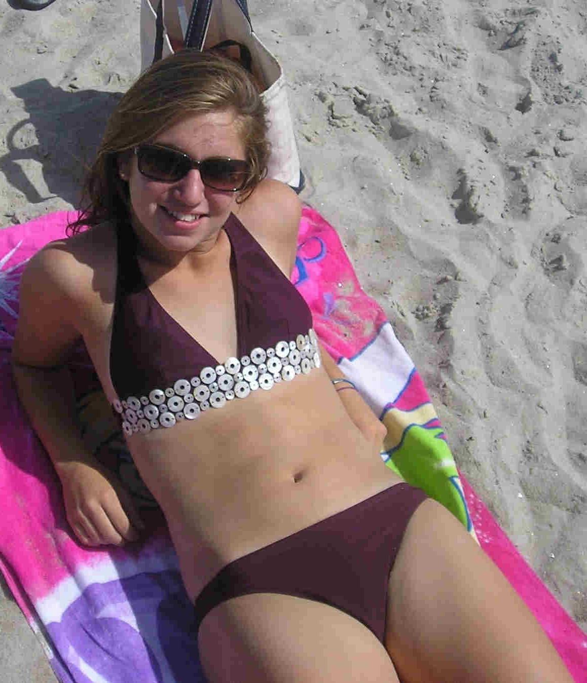 20P Schoolgirl hotties in tiny bikinis