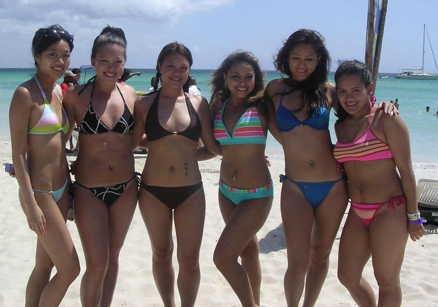 20P Horny college angels in bikinis