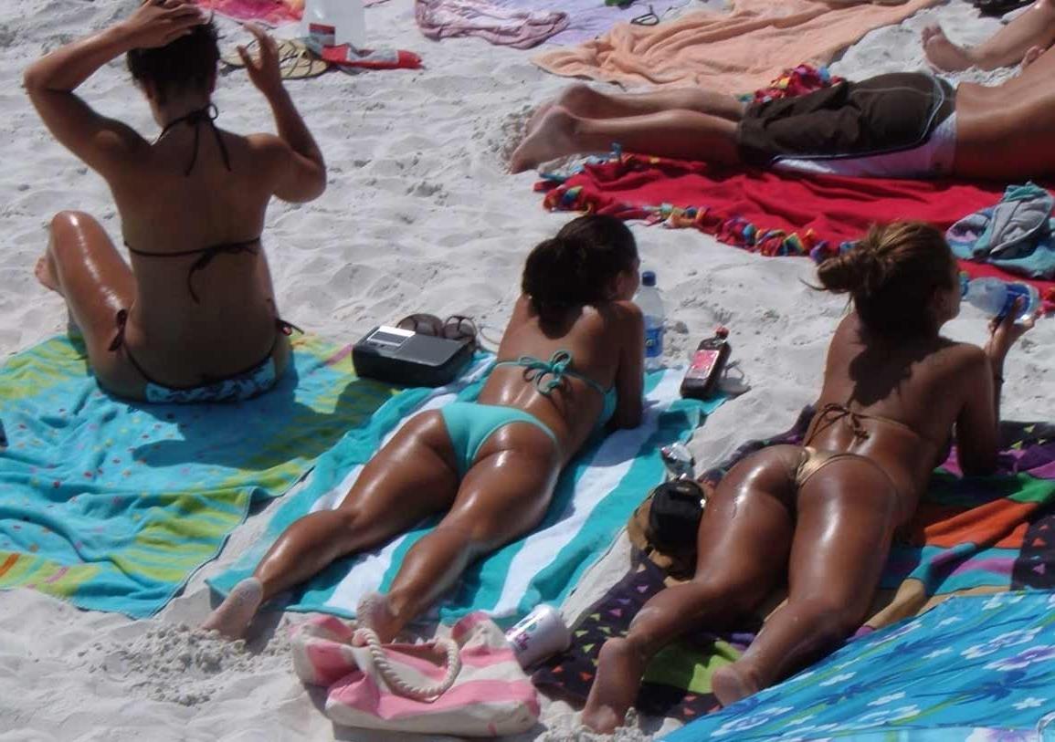 20P Horny college angels in bikinis