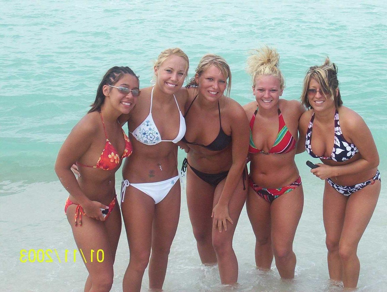 20P College teens in skimpy bikinis