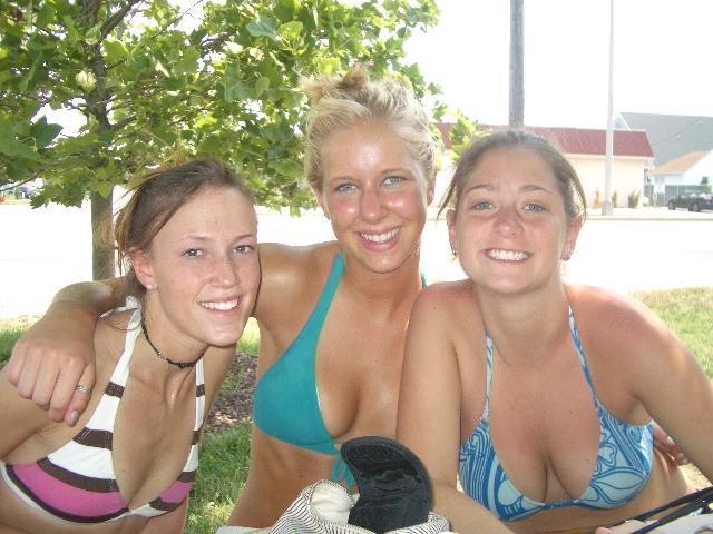 20P College teens in skimpy bikinis