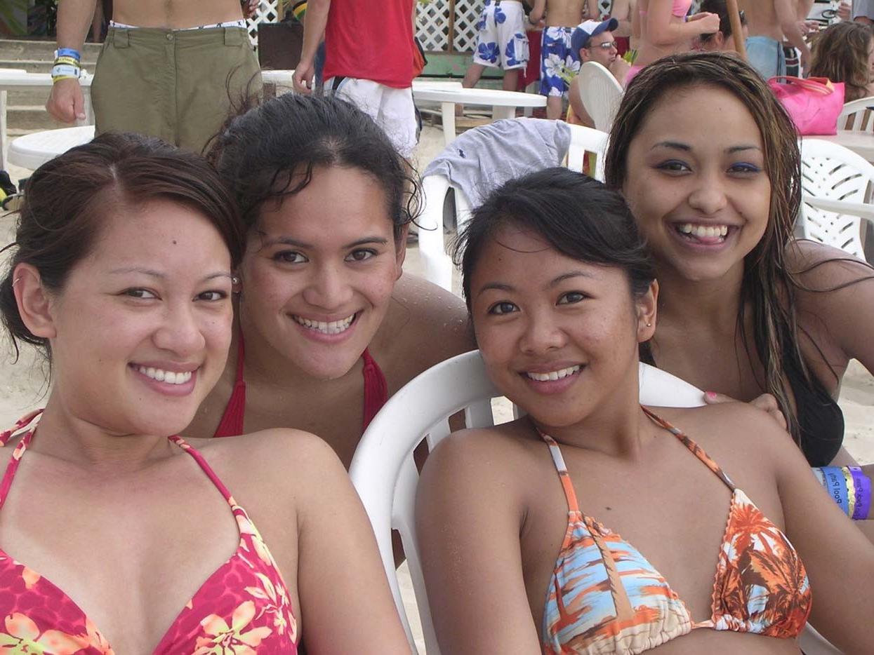 20P College teens in skimpy bikinis