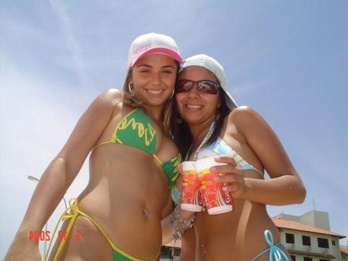 20P College teens in skimpy bikinis