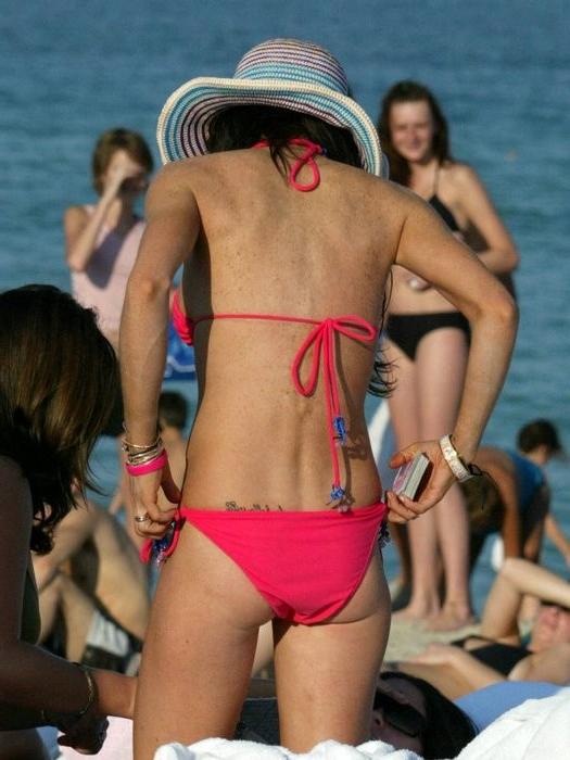 15P Freckled celebrity Lindsay Lohan in skimpy bikini