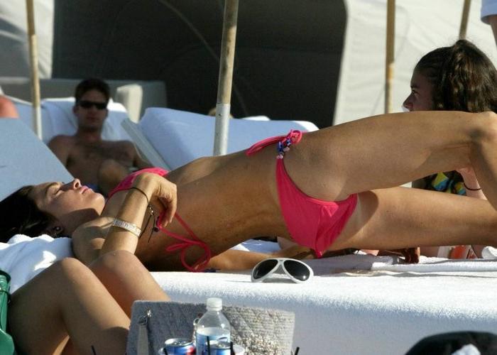 15P Freckled celebrity Lindsay Lohan in skimpy bikini
