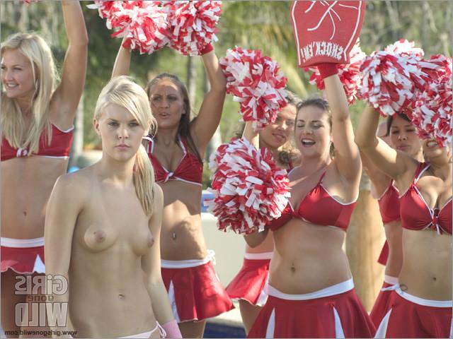 10P Spring break babes in bikinis wrestling