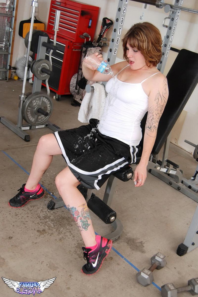 12P Curvy babe Misty stripping in the gym after a workout