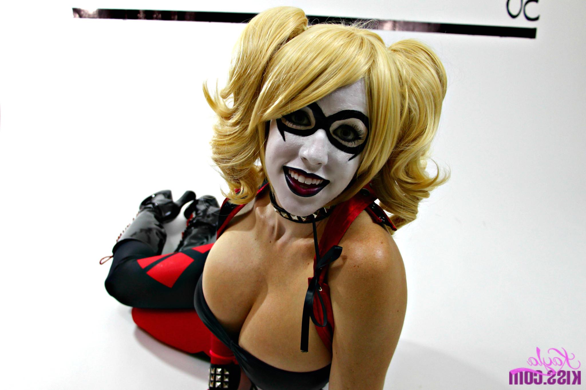 12P Kayla Kiss Dressed as Harley Quinn