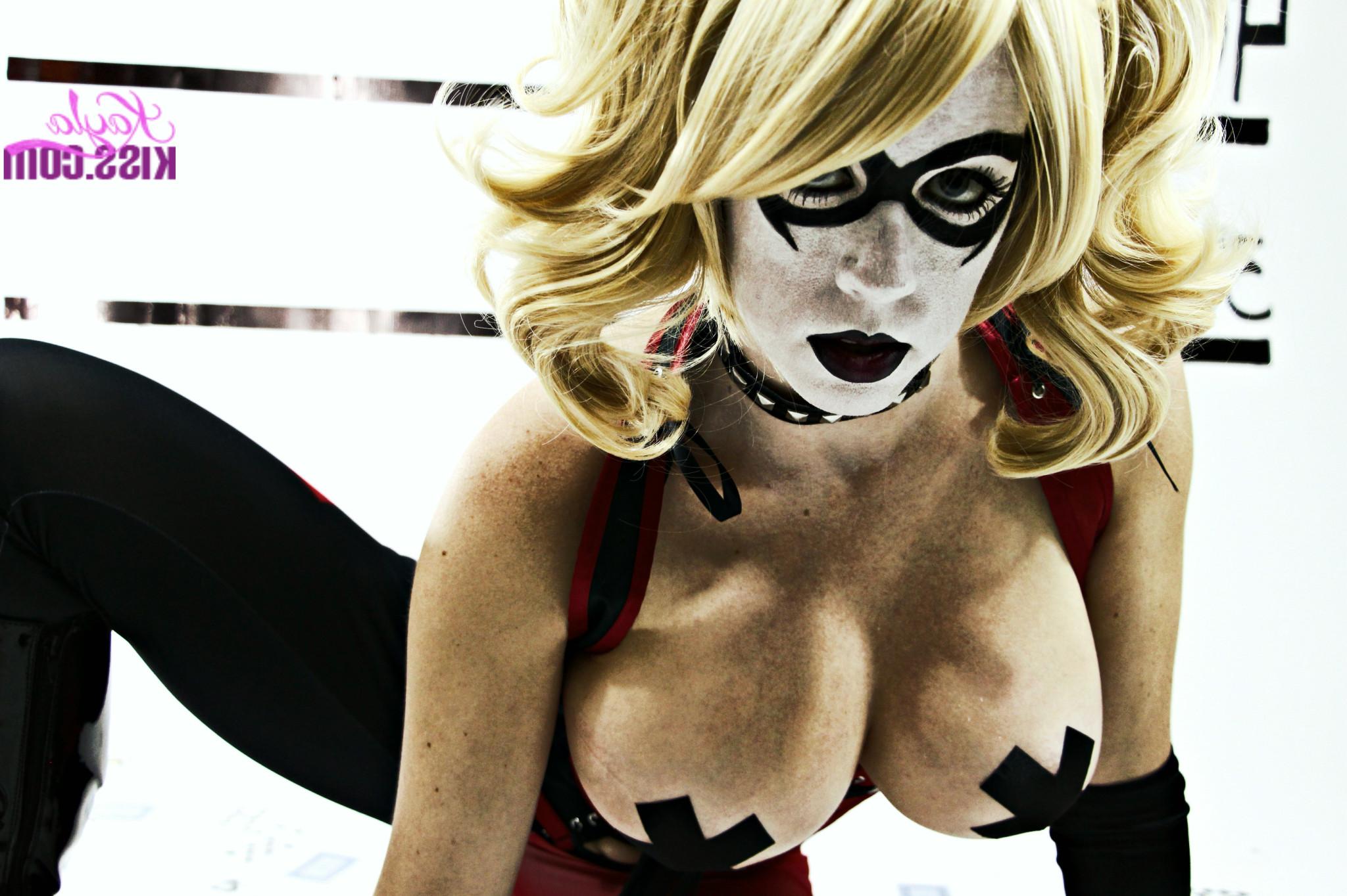 12P Kayla Kiss Dressed as Harley Quinn