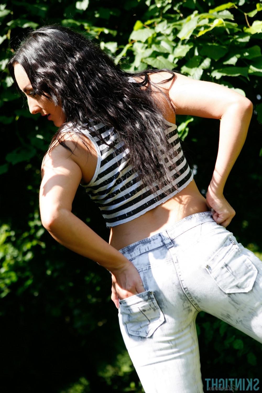 12P Hot brunette Chloe poses in her tight jeans outside