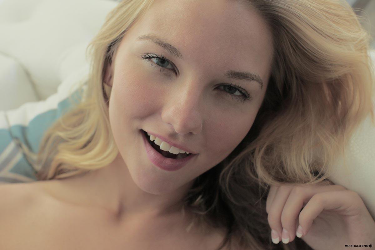 12P Super hot curvy blonde toying