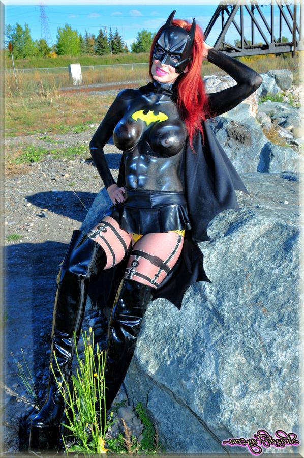 12P Shanda Fay is Bat Girl Exploring Public Nudity