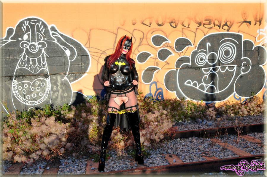 12P Shanda Fay is Bat Girl Exploring Public Nudity