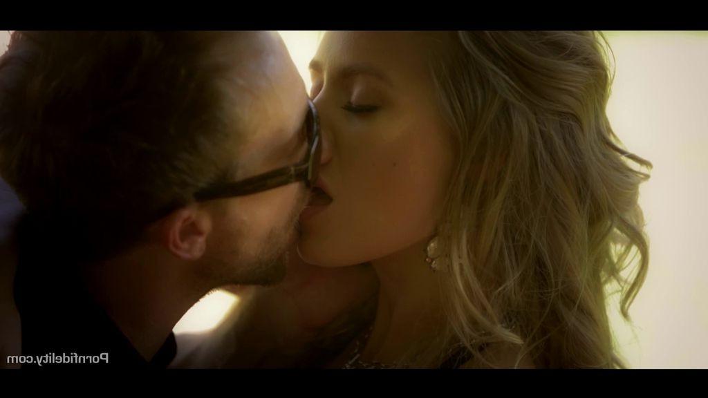 16P Busty Nicole Aniston gets a taste of hard man meat