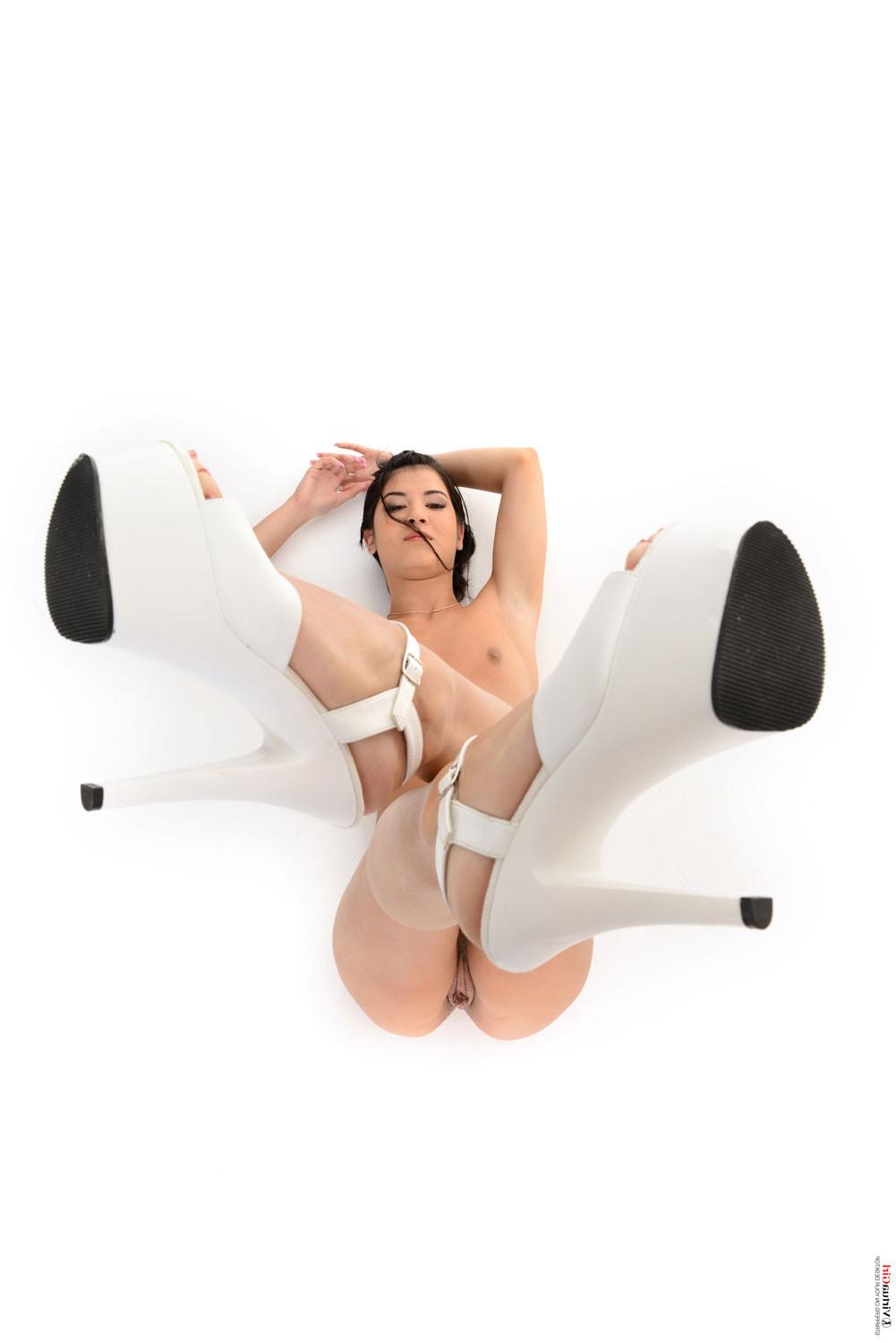 15P Sweet brunette Lady Dee in her white bikini
