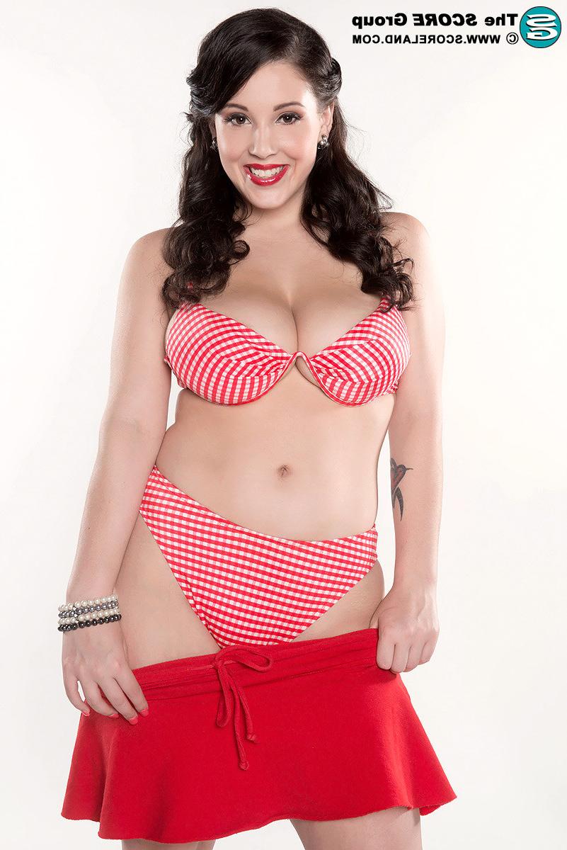 15P Bikini picnic with big boobed brunette Noelle Easton