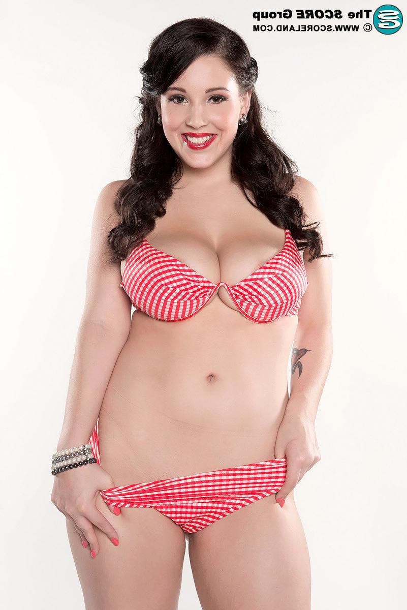 15P Bikini picnic with big boobed brunette Noelle Easton