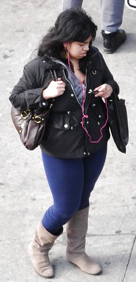 7P New York Thick Girls in Leggings
