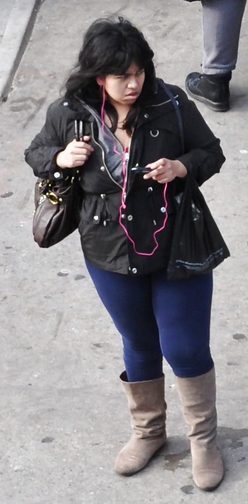 7P New York Thick Girls in Leggings