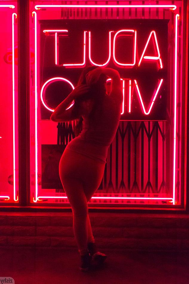 16P Busty bikini tease