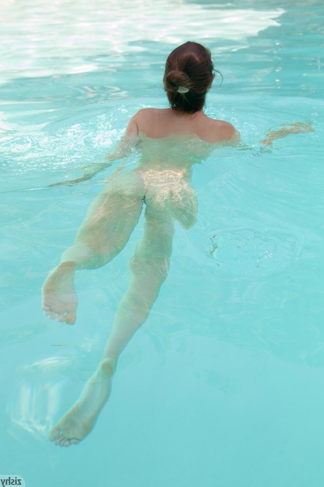 16P Bathing beauty swimming