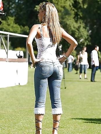 25P Sexy girls in short jeans