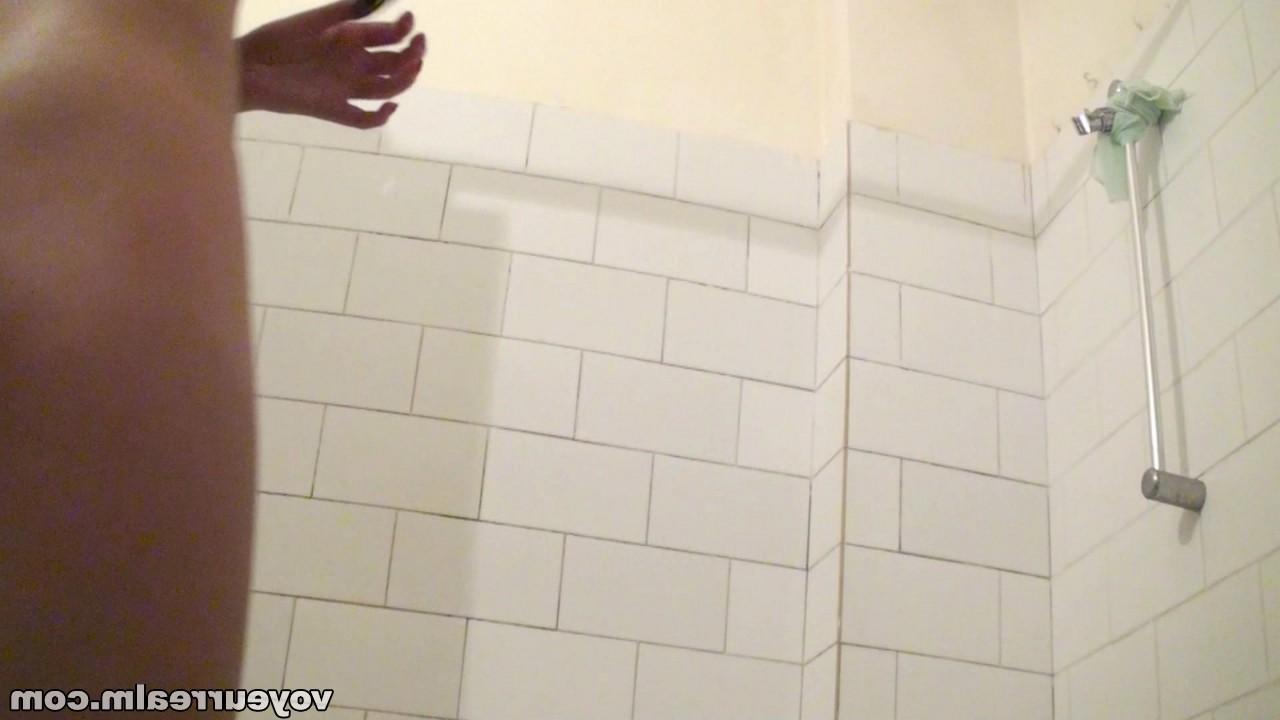 15P Shower spycam view of a blonde beauty