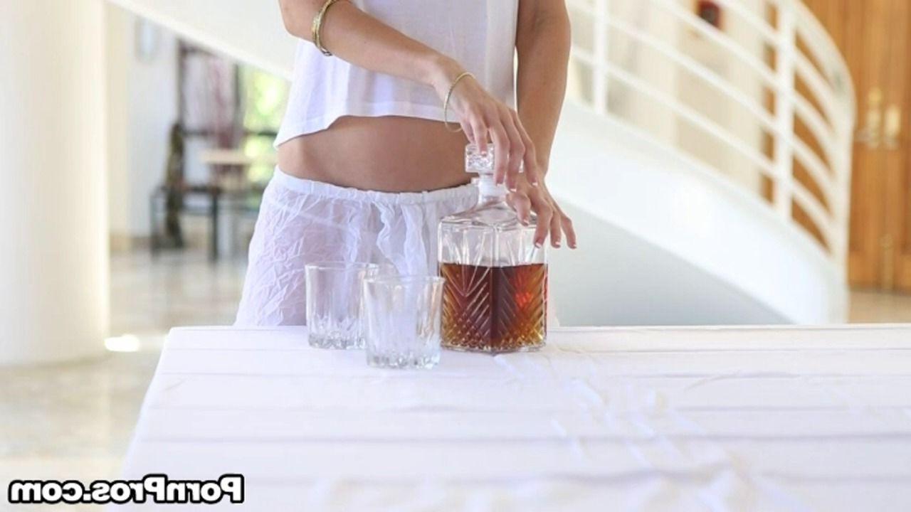 16P Sexy babe Jenni Lee banged by her new rich lover