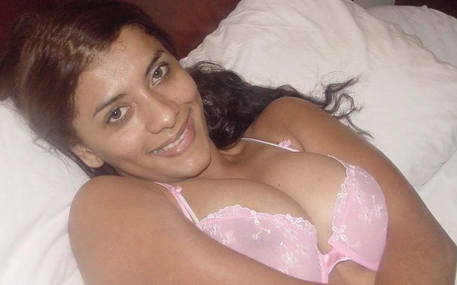 12P Solo long haired Latina on the bed