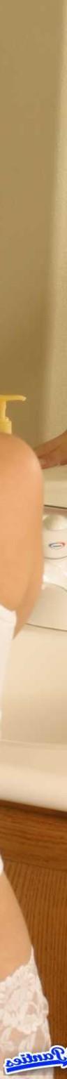 18P Daisy lace panties in the bathroom